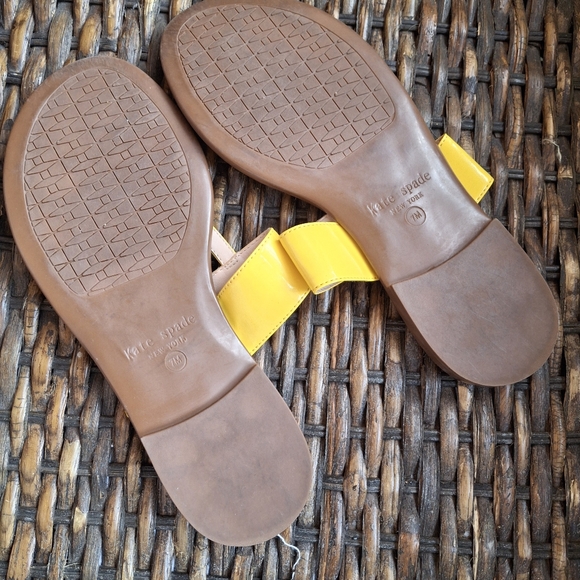 Kate Spade Cece Heart Yellow Patent Leather Thong Slip-On Sandals Women Size 7 - Picture 10 of 12